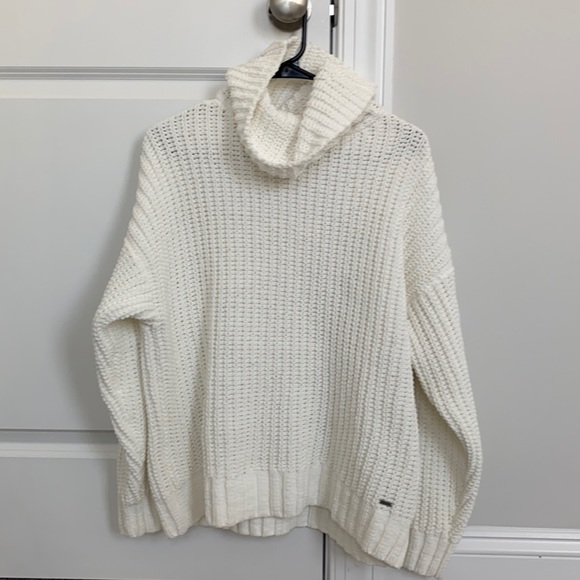 Hollister Cable Knit Turtleneck Sweater 
